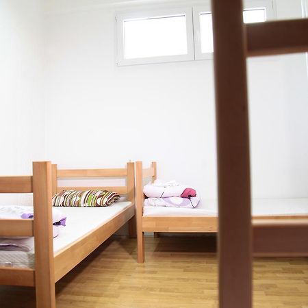 Hostel Jellostone Белград Экстерьер фото